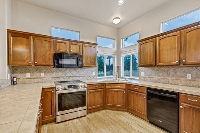 Building Photo - LUXURY PATIO HOME IN DISTRICT 20 SHOWING B...