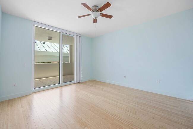 Building Photo - 455 Cove Tower Dr