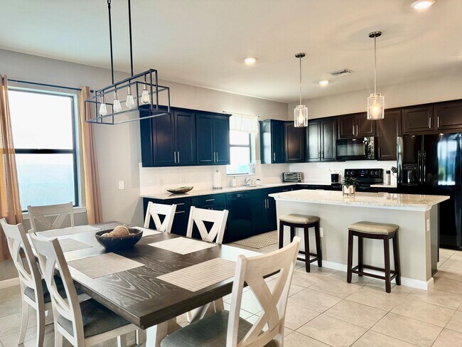 Building Photo - Fully Furnished Seasonal Rental Home & DOG FRIENDLY! AVAIL NOW