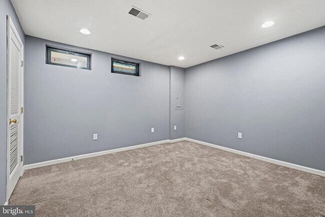 Building Photo - 4012 Meadow Trail Ln