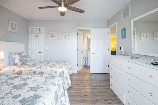 Building Photo - OFF-SEASON FURNISHED RENTAL