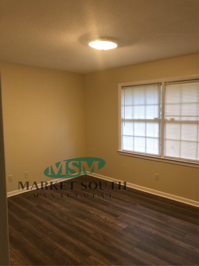 Building Photo - SOUTHSIDE - WINDSOR FOREST