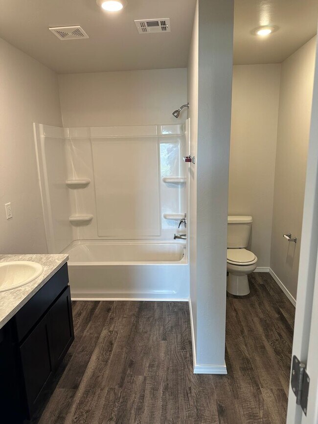 Building Photo - *Preleasing Now!  Three Bedroom | Two Bath Home in Saratoga