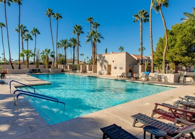 Building Photo - Live in luxury in this Scottsdale condo!