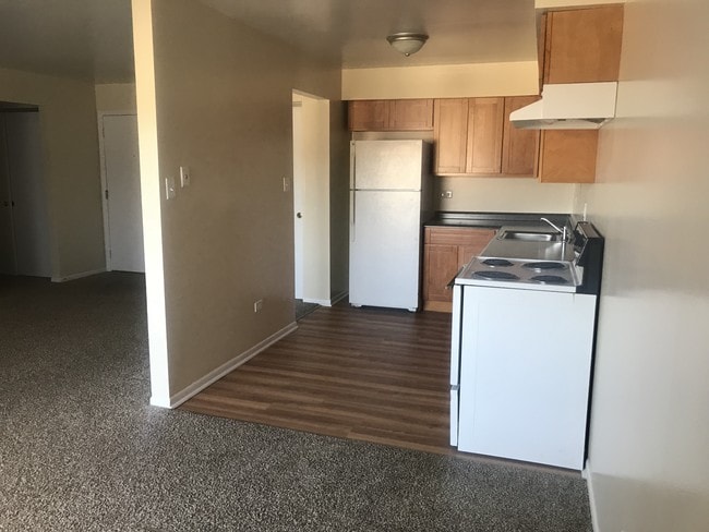 Building Photo - Bellerose Gardens Apartments