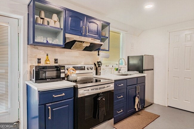 Building Photo - 2100 Cascade Rd