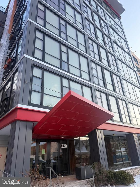 Building Photo - 1320 Fenwick Ln