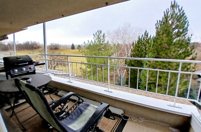 Deck overlooking golf course - 1715 Darling St