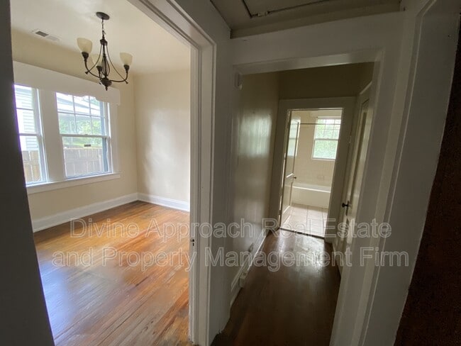 Building Photo - 5001 Farrell Ave