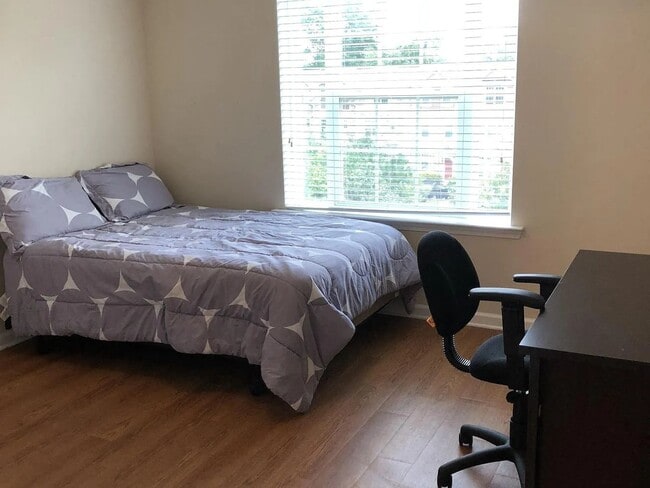 Building Photo - Contemporary 3BD/3.5 BA townhome available near NCSU – Furnished or Unfurnished option offered!