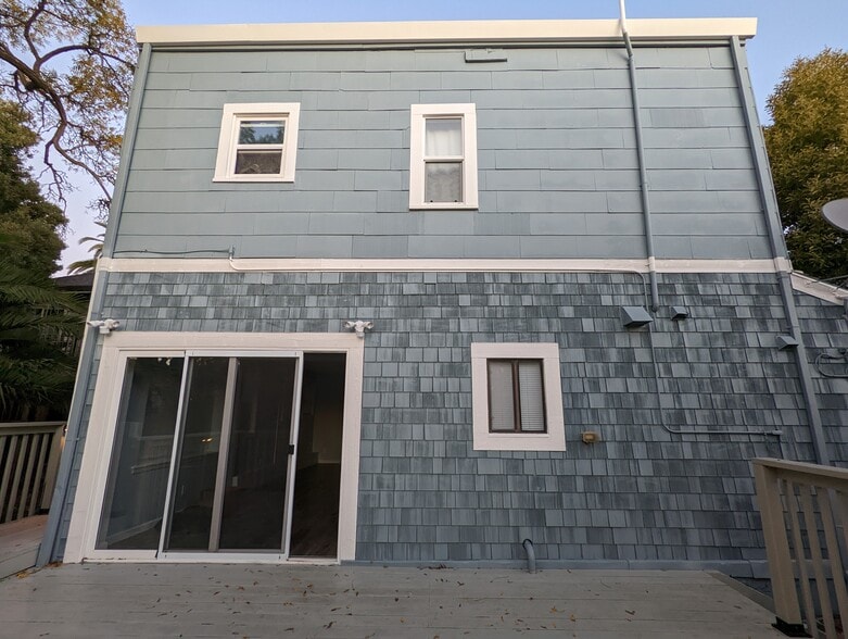 Building Photo - 121 Santa Fe Ave
