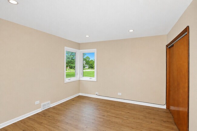 Building Photo - 7N435 Linden Ave