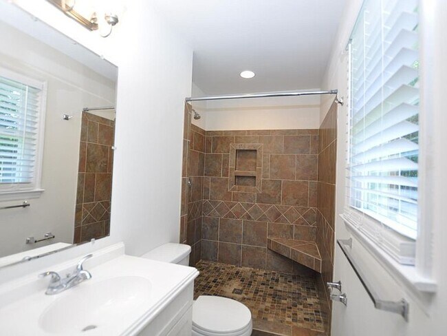 Building Photo - 7323 Idlewild Rd, Charlotte, NC 28212
