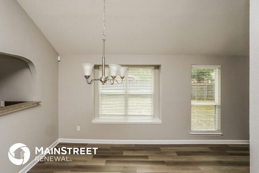 Building Photo - 10368 Wood Heights Dr