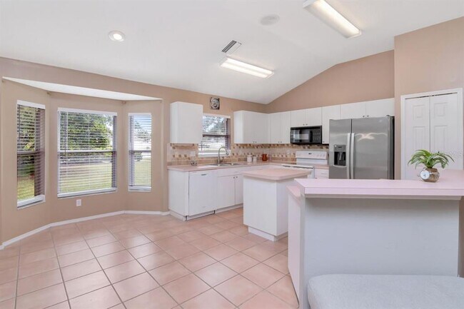 Building Photo - 314 Fountainview Cir