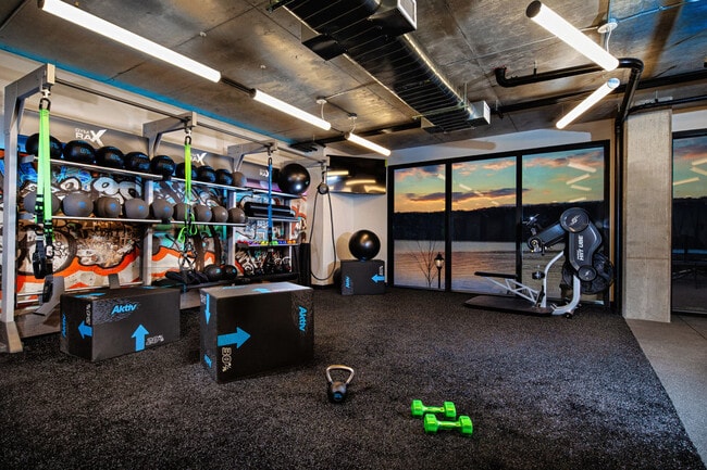 Building Photo - 79 Alexander St