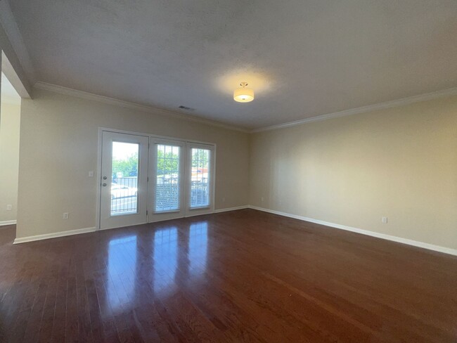 Building Photo - Convenient Newly Remodeled Condo