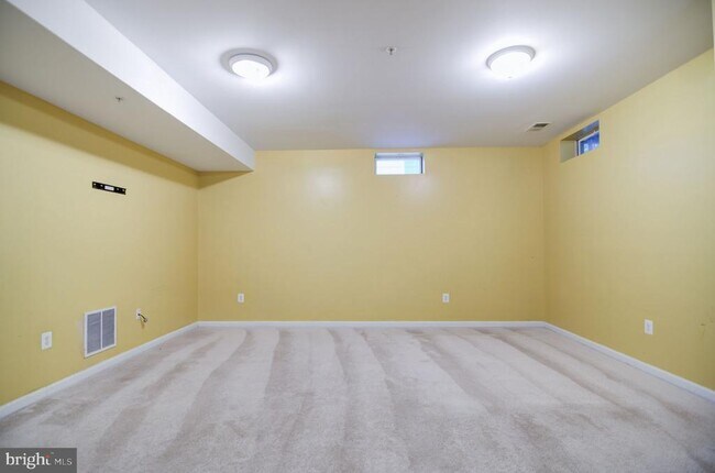 Building Photo - 3401 Eagle Ridge Dr