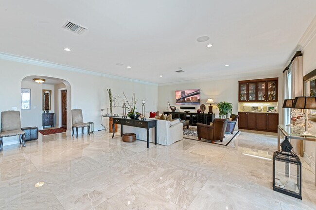 Building Photo - 825 Marbella Ln