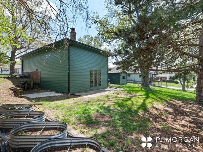 Building Photo - 5 Bedroom, 3 Bathroom - Newly Updated