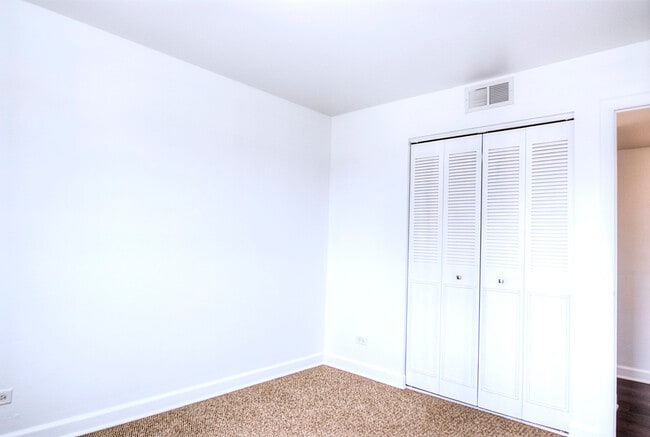 Building Photo - 6101 W 94th St