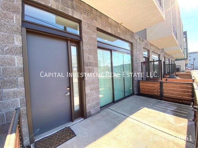 Building Photo - 877 S 200 W