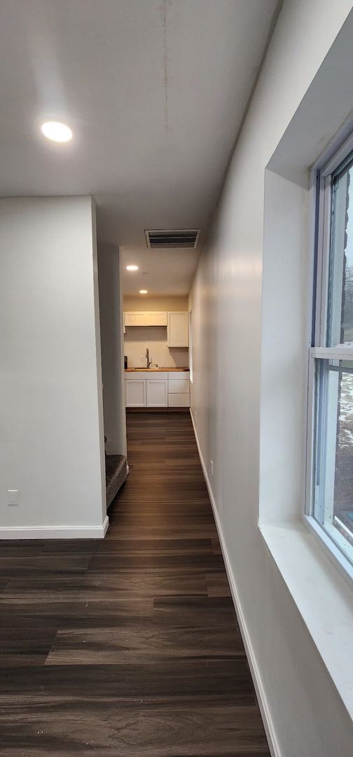 Building Photo - Newly Renovated 3-Bedroom Apartment in Pen...