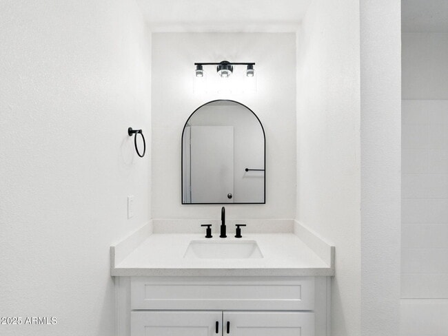 Building Photo - 2732 W Tuckey Ln