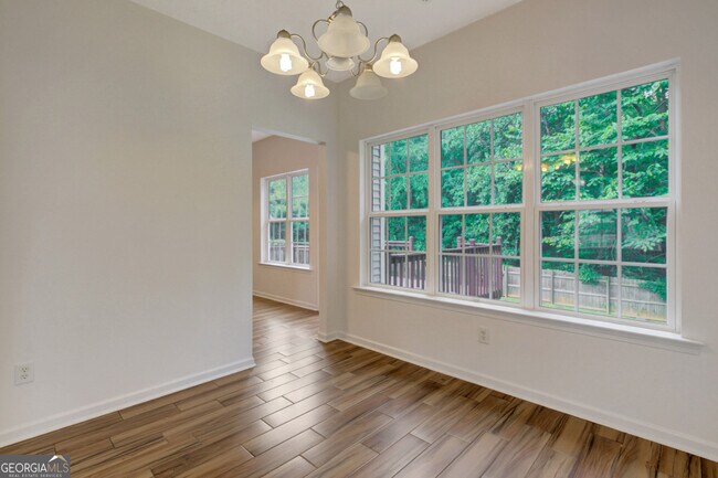 Building Photo - 77 Crescent St