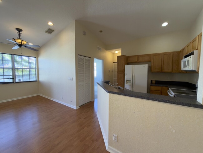 Building Photo - 1712 Carvelle Dr
