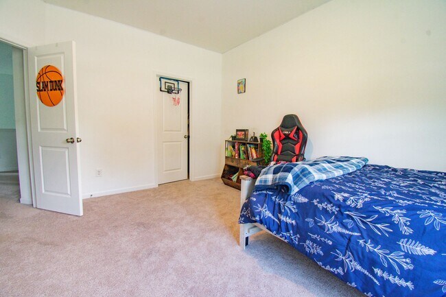 Building Photo - Coming Soon! 3 Bedroom 2.5 Bathroom