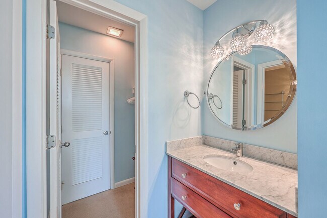 Building Photo - 2901-2944 Atrium Villa Dr
