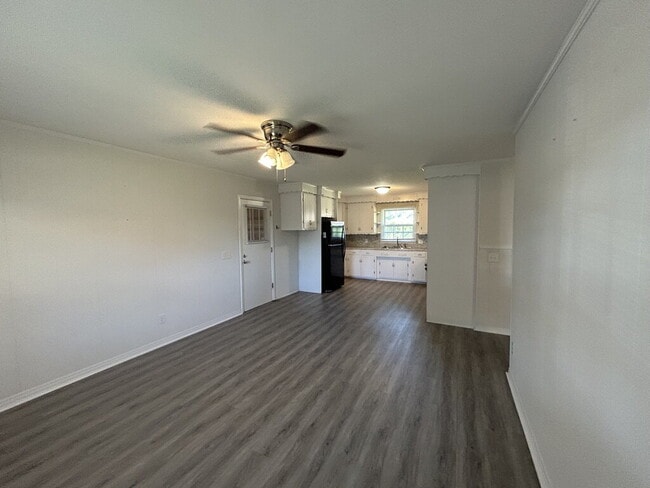 Building Photo - 3-Bedroom 2-Bathroom Home with 2 car garage  in Prime Cookeville Location!