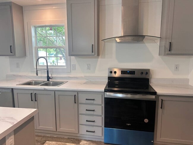 Building Photo - 7865 W Hwy 40