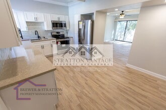 Building Photo - 351 E Thomas Rd