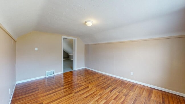 Building Photo - ** AVAILABLE OCTOBER 2025 *** Old Brooklyn...