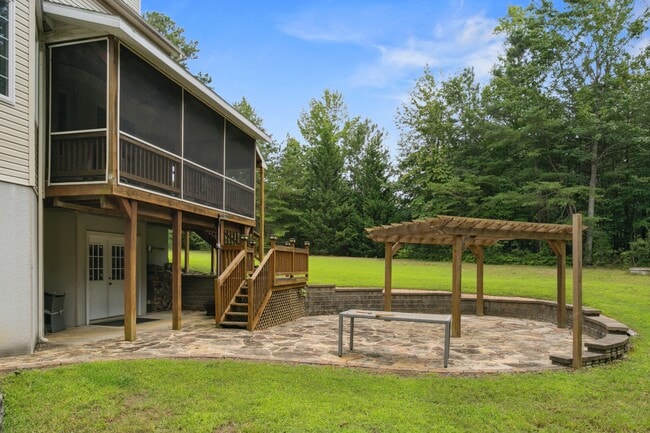 Building Photo - 182 Saddletown Rd