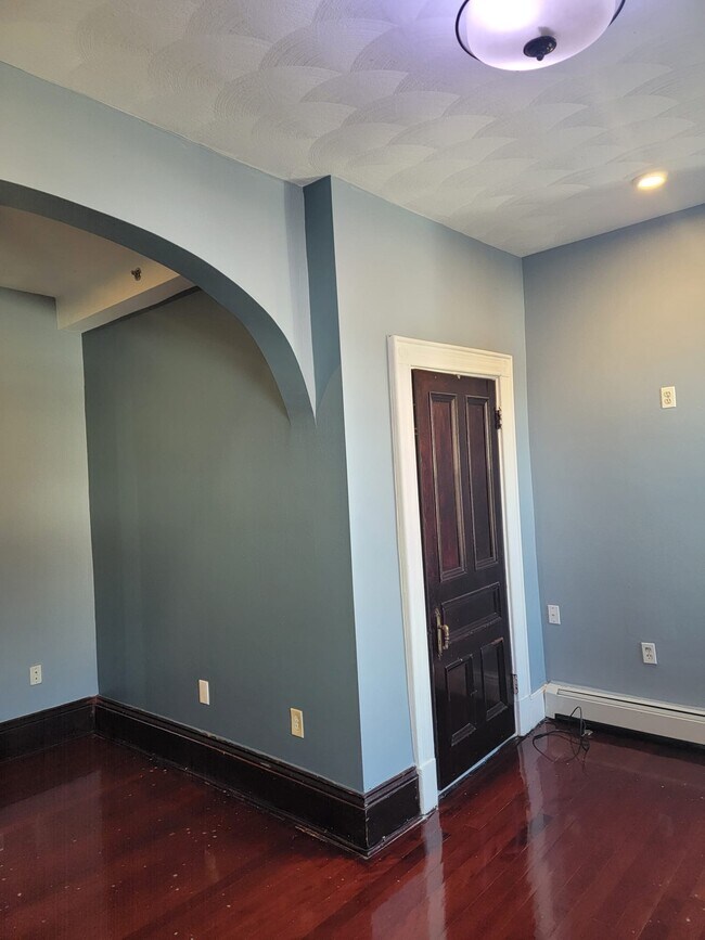 Building Photo - 15 Locust St