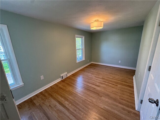 Building Photo - 423 Wendell Terrace