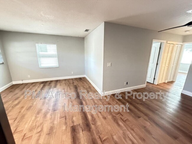 Building Photo - 2809 Marconi St