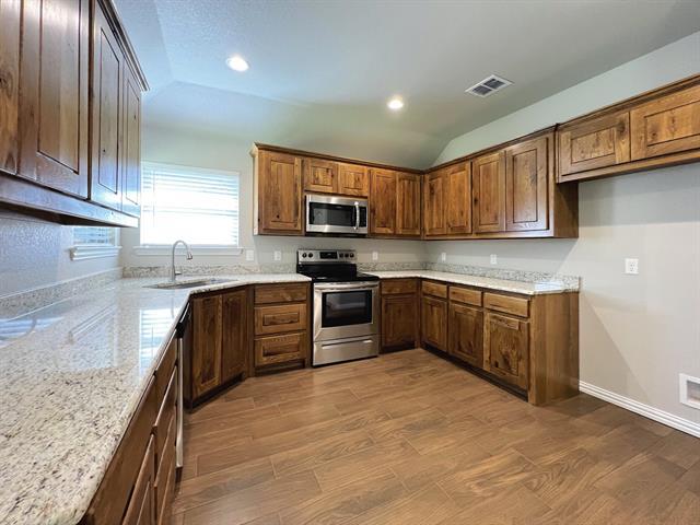 Building Photo - 219 Clover Cir
