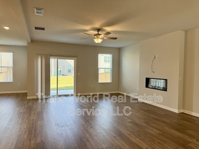 Building Photo - 2090 Ecoland Dr