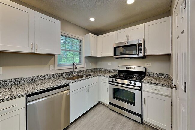 Building Photo - 107 Ivy Trace Ln