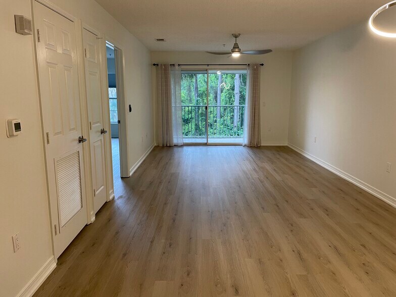 Building Photo - 4270 Calinda Ln