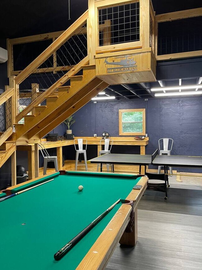 Building Photo - 233 Lakeview Cir