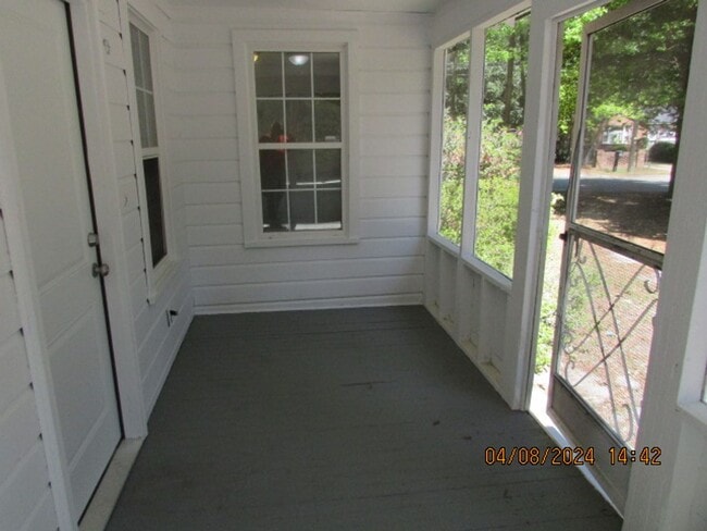 Building Photo - Updated Home