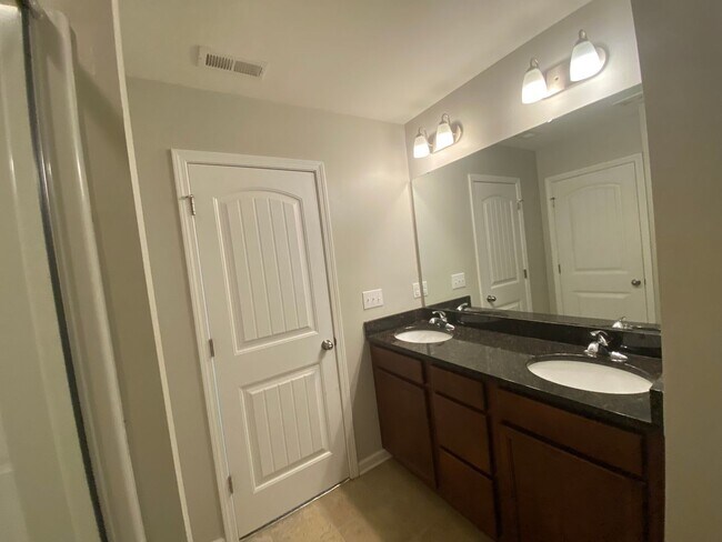 Building Photo - 35 S Grey Abbey Dr