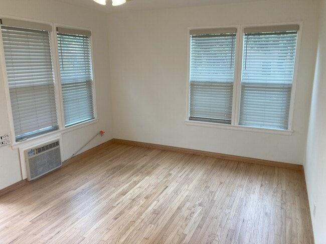 Living room - 2273 Fox Hills Dr