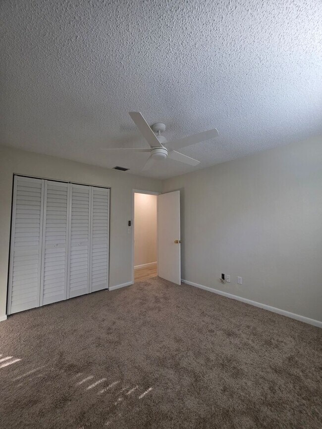 Building Photo - 2 Bedroom 1 Bath In Ormond Beach