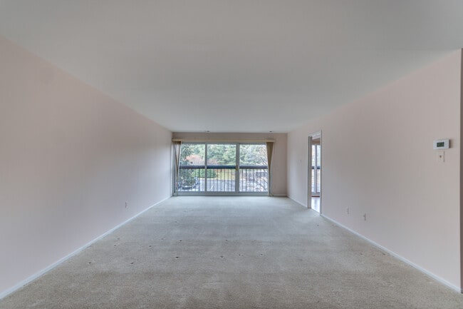 Building Photo - 2817 Jermantown Rd